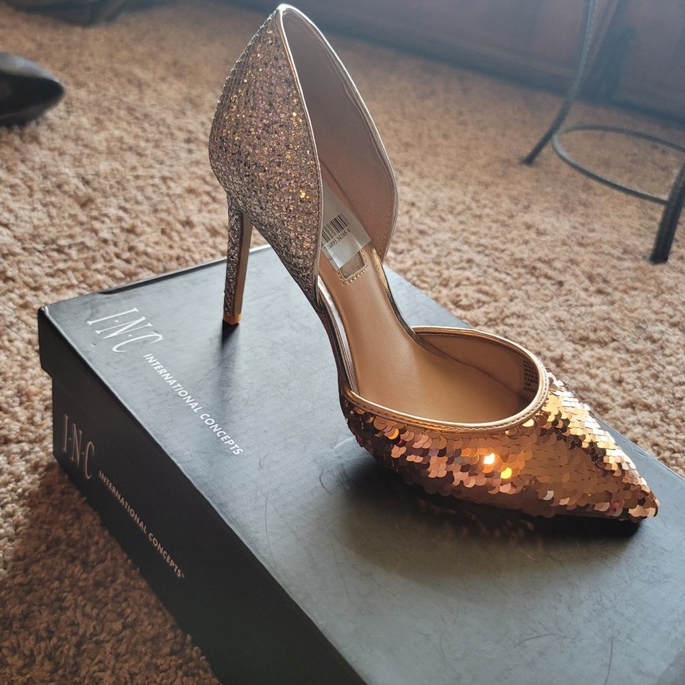 I.N.C. International Concepts “Koreef” two-tone sequin pumps – size 7 – New